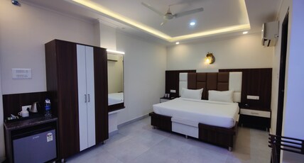 Mandi Heights - A Hotel with Restaurant & Bar Room Type - Exotic Room