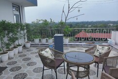 Gurgaon 21 Tonic & Twinkle