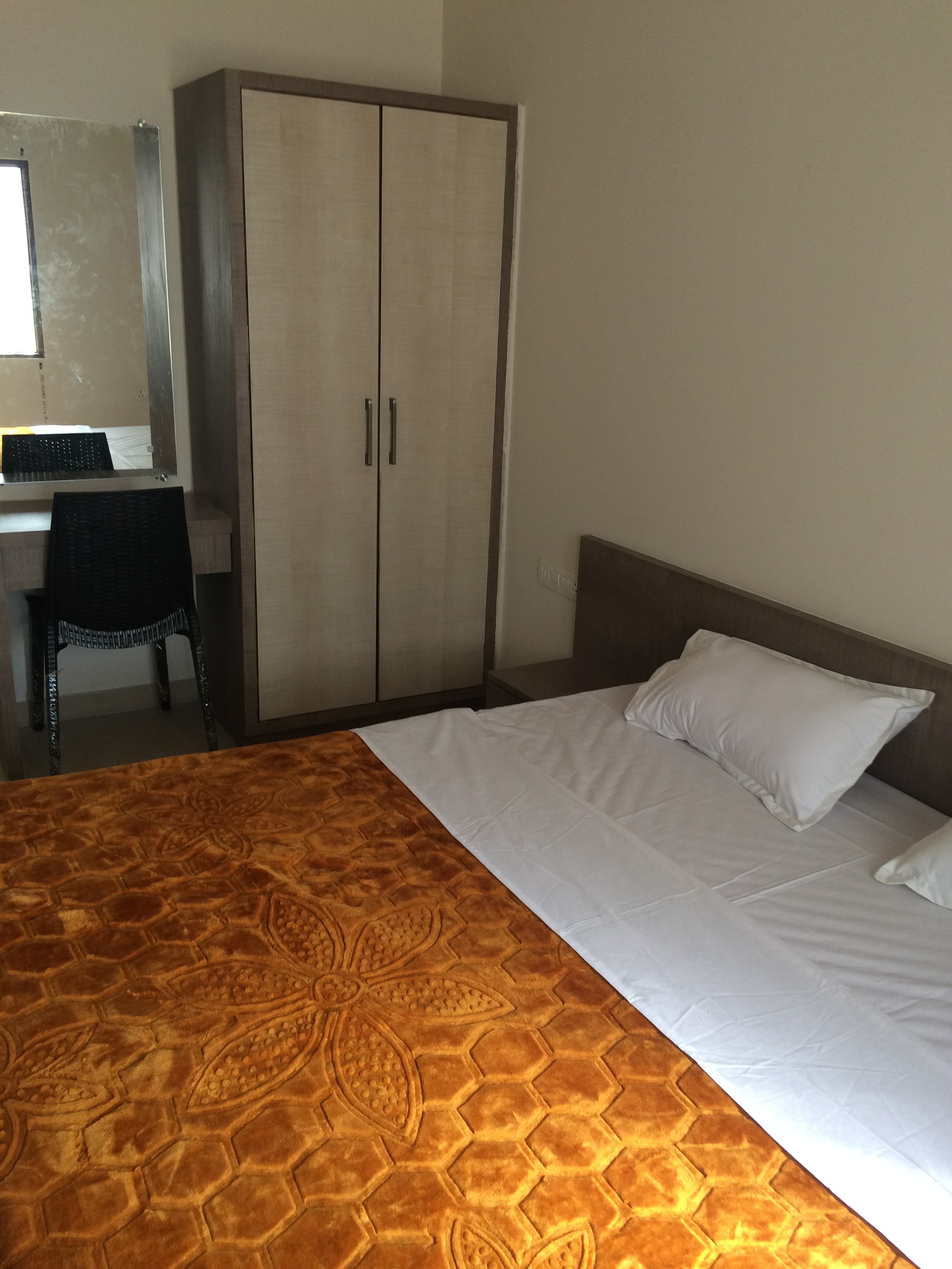 Hotel Hangout - Tap to explore photos