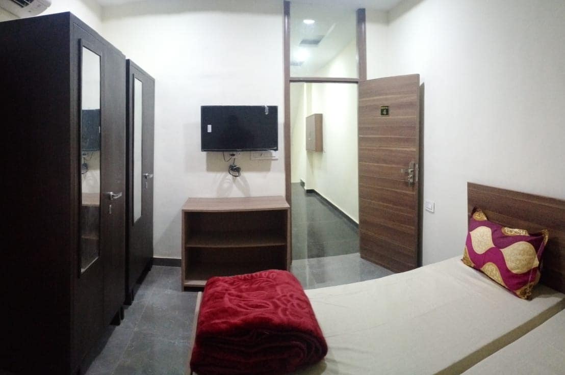 Ono hotel noor inn - Tap to explore photos