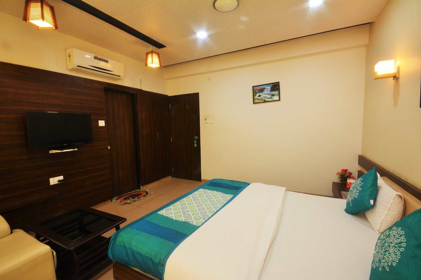 Hotel Shyam - Tap to explore photos