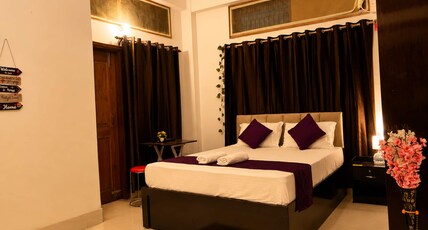 Premium couple friendly room & attached washroom Room Type - Bedroom