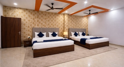 Hotel The R L Palace by Ramansh-Near Ram Mandir Ayodhya Room Type - Deluxe Family Room with Air Conditioning Hotel The R L Palace by Ramansh-Near Ram Mandir Ayodhya Room Type - Deluxe Family Room with Air Conditioning