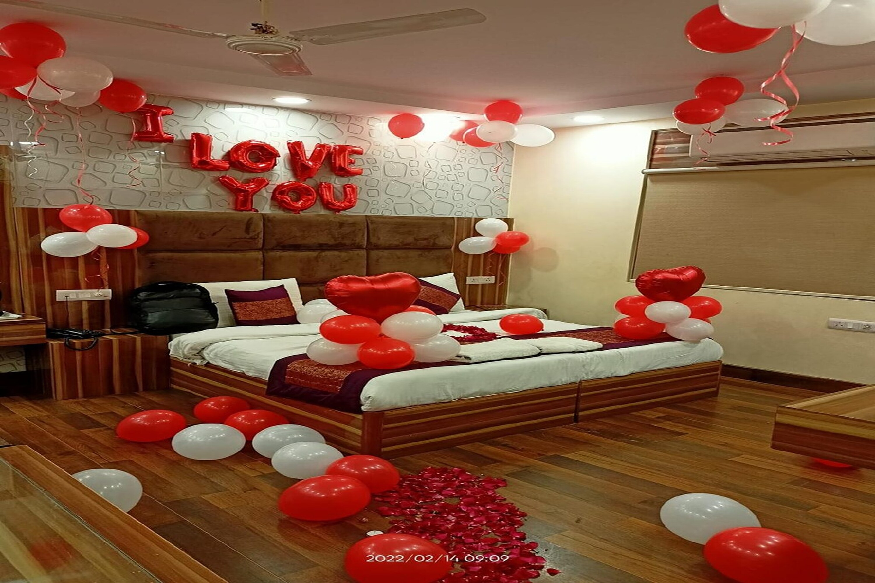 Hotel Singh Continental - Tap to explore photos