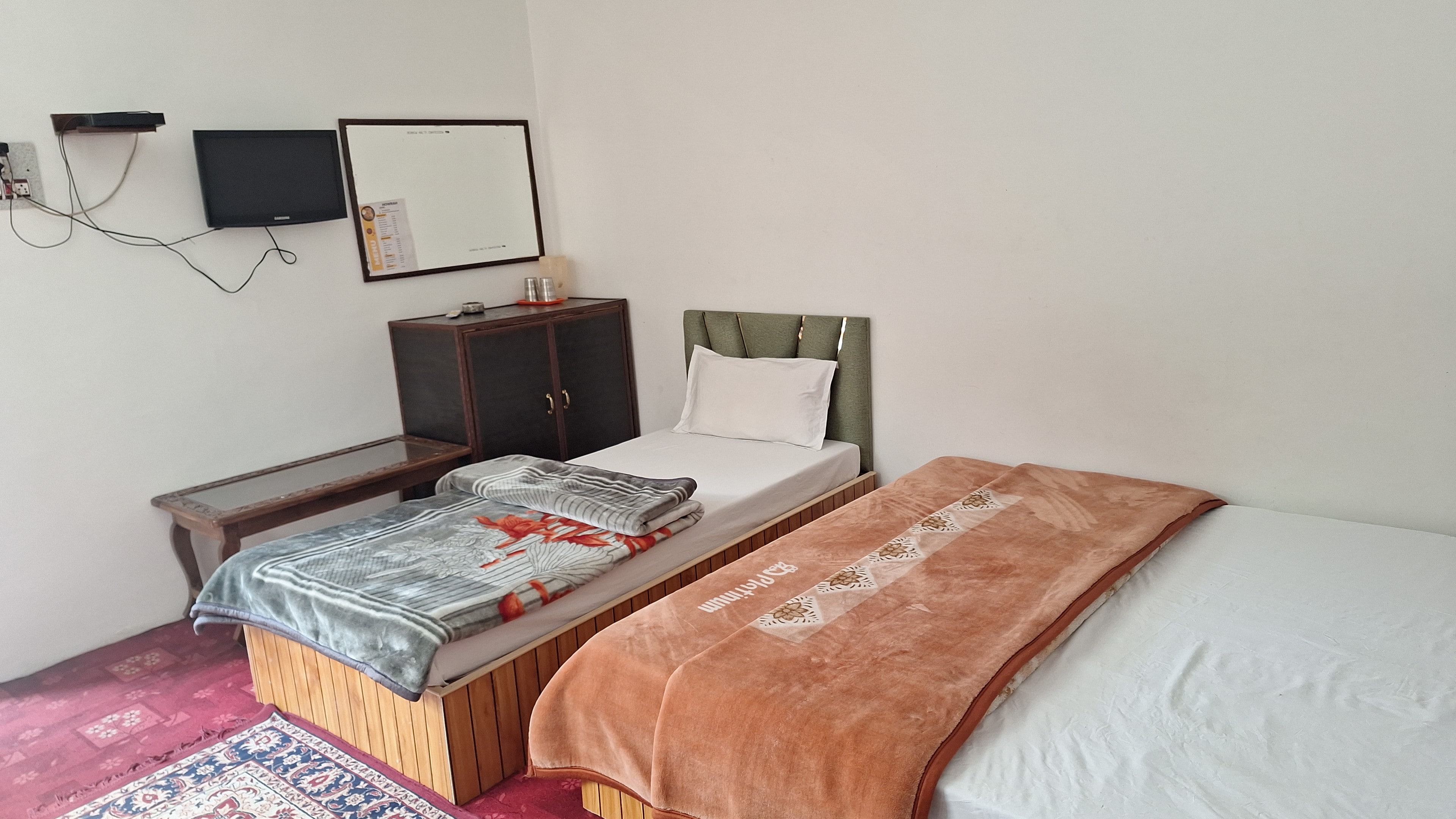 HOWRAH GUEST HOUSE - Tap to explore photos