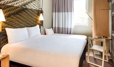 ibis Saint Denis Stade Sud Room Type - Standard Room with one double bed and one single bed ibis Saint Denis Stade Sud Room Type - Standard Room with one double bed and one single bed