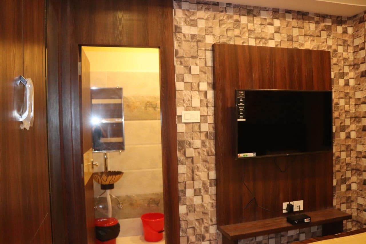 Hotel Angina - Tap to explore photos