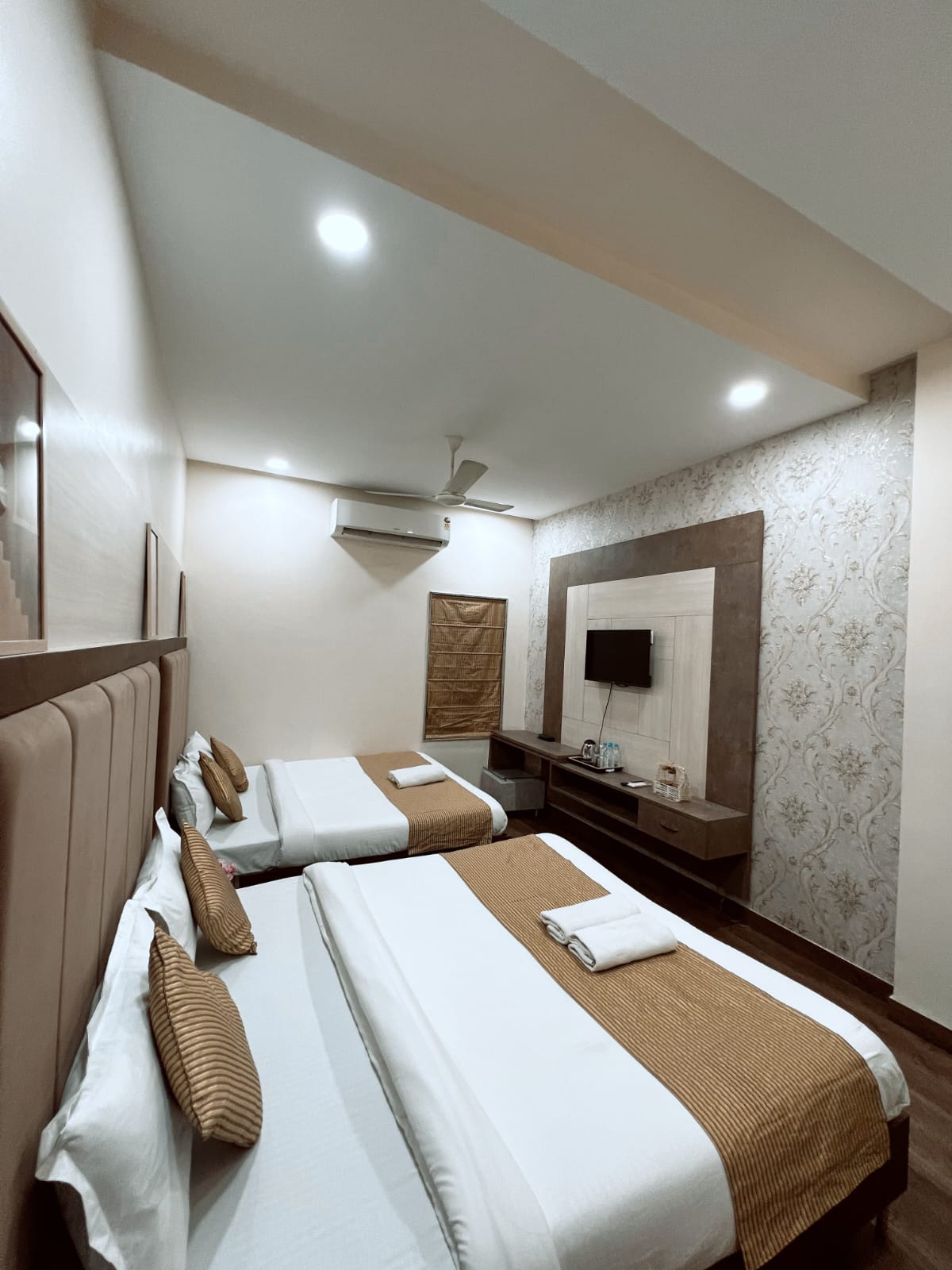 Vallabh Villas Guest House - Tap to explore photos