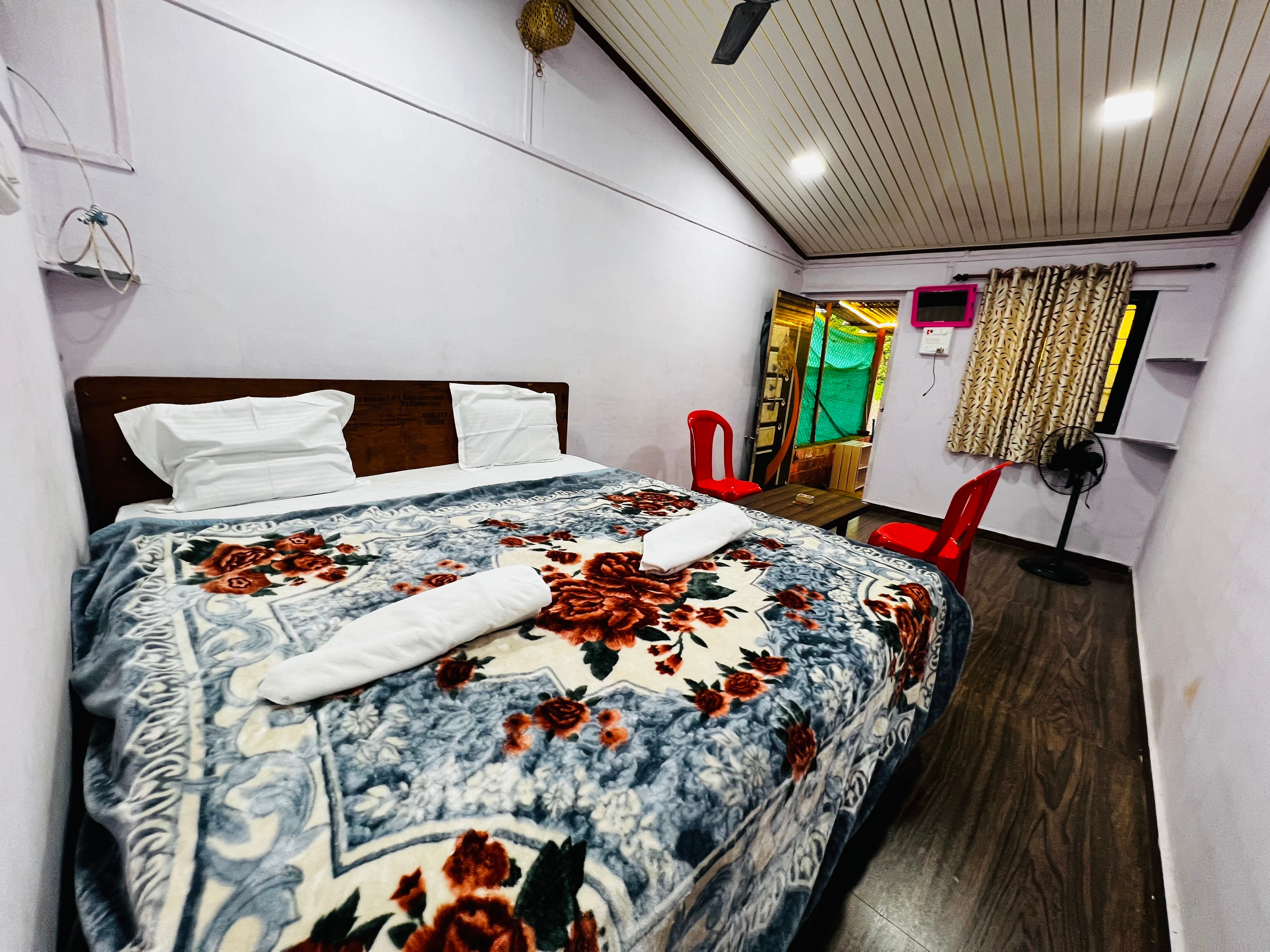 Lake breeze homestay - Tap to explore photos