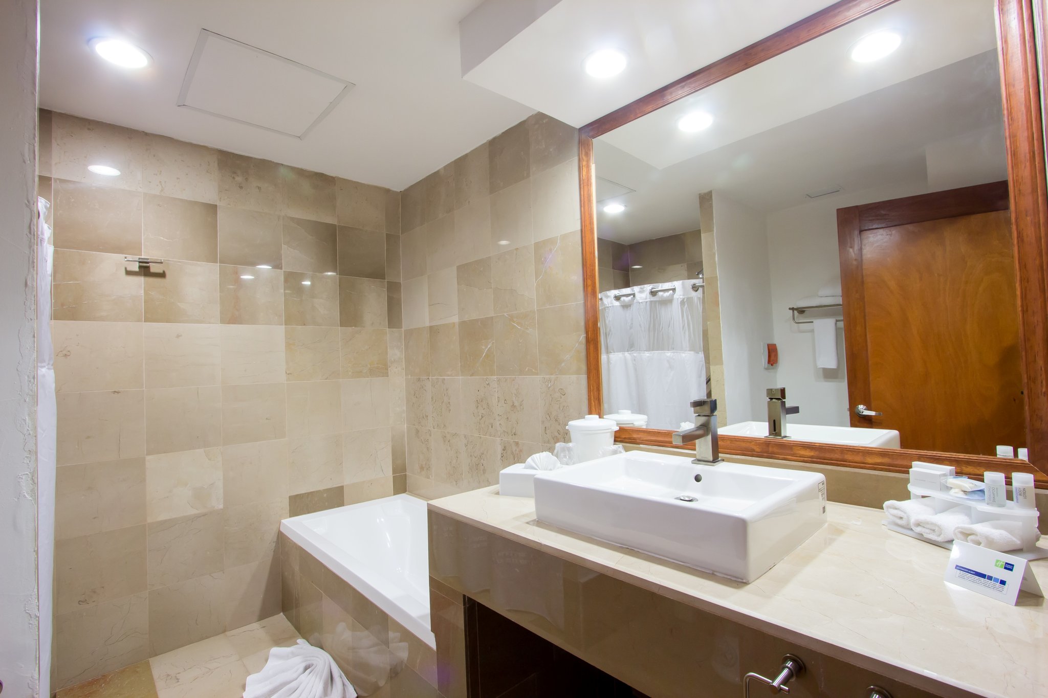 Holiday Inn Express Nuevo Laredo - Tap to explore photos