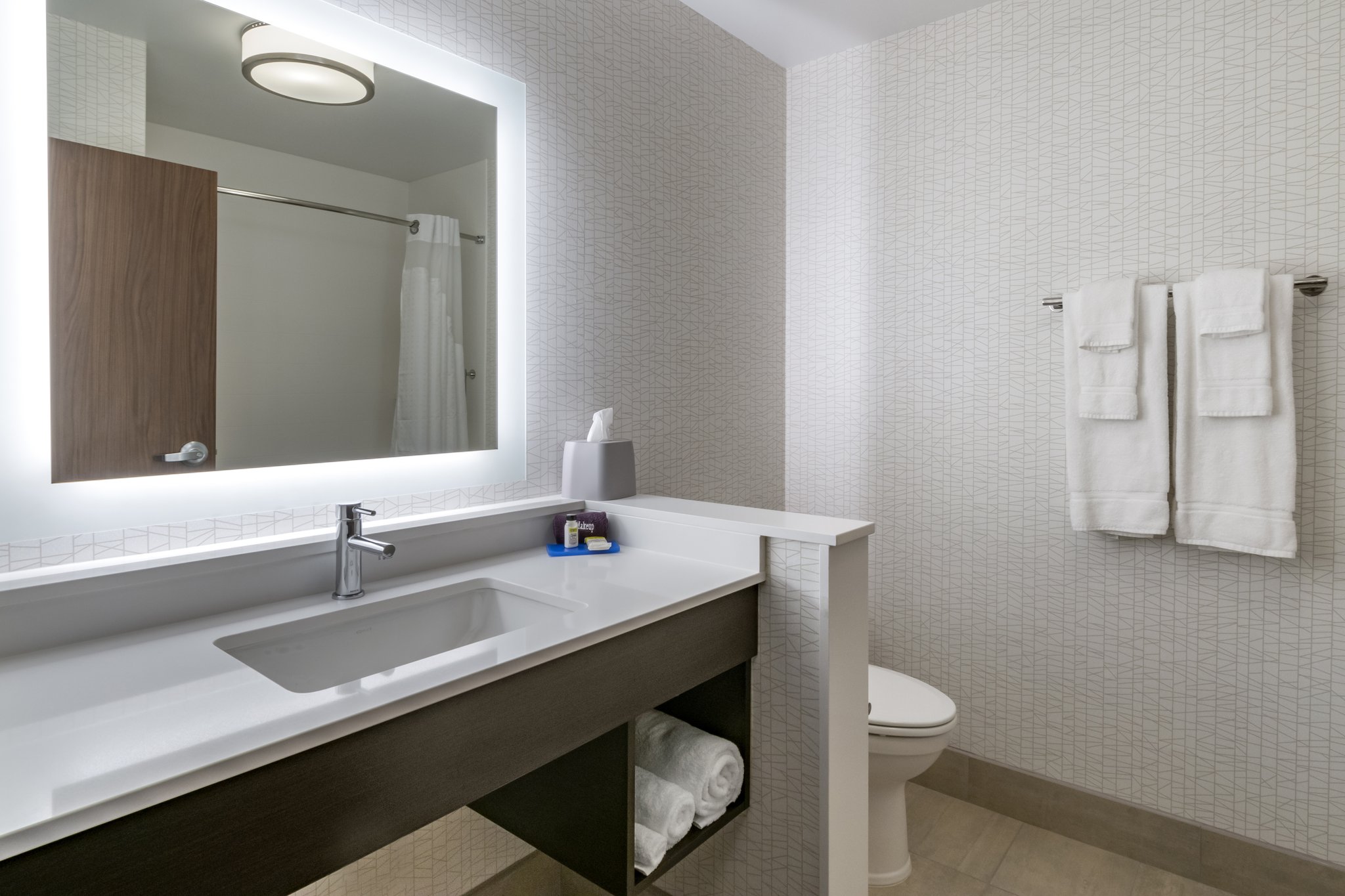 Holiday Inn Express & Suites LANCASTER - MOUNT JOY - Tap to explore photos