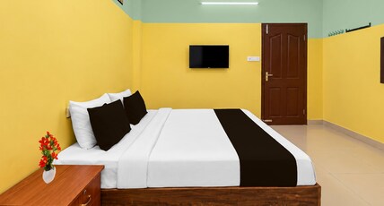 Hotel O Thrissur Railway Junction Formerly Aysha Arcade Room Type - Deluxe