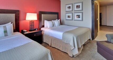 Holiday Inn Hotel & Suites BAKERSFIELD Room Type - 2 Queen Beds One Bedroom Suite
