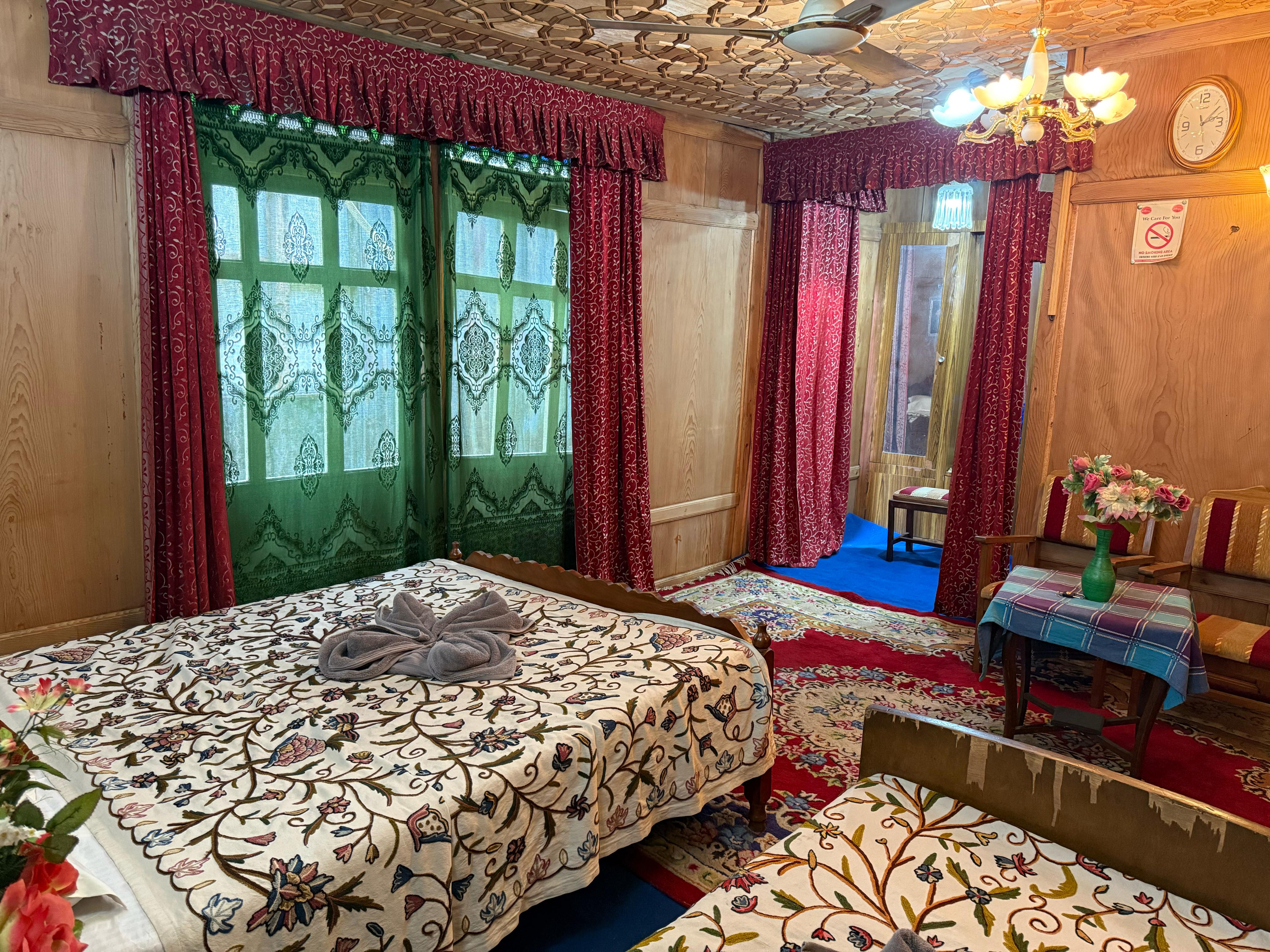 Houseboat New Manora - Tap to explore photos
