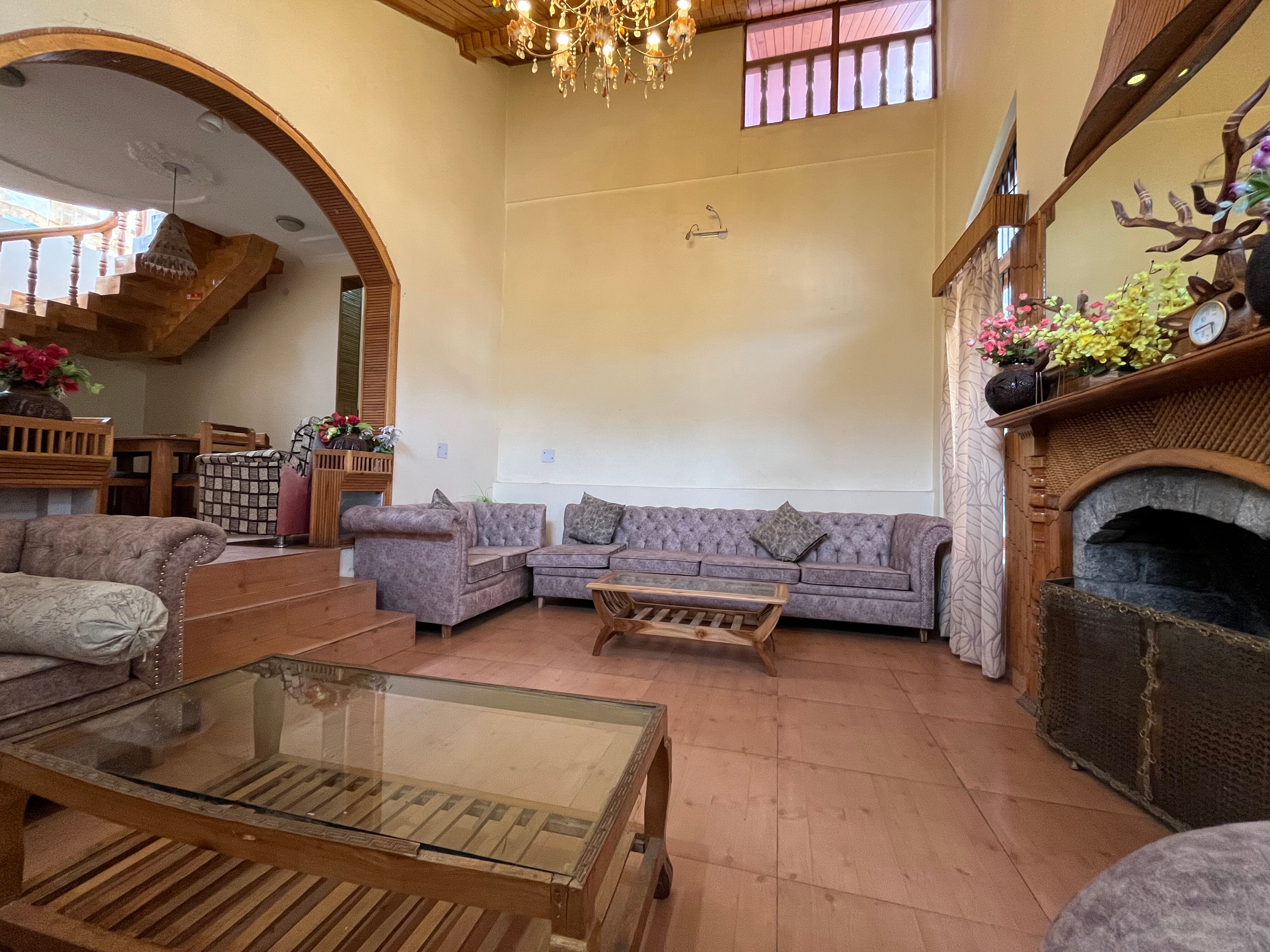 Snowberry Cottage Manali - Luxurious 4BHK Manali By Homeyhuts - Tap to explore photos