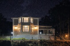 Lans Bliss Villa 2BR Mountain Views by Homeyhuts