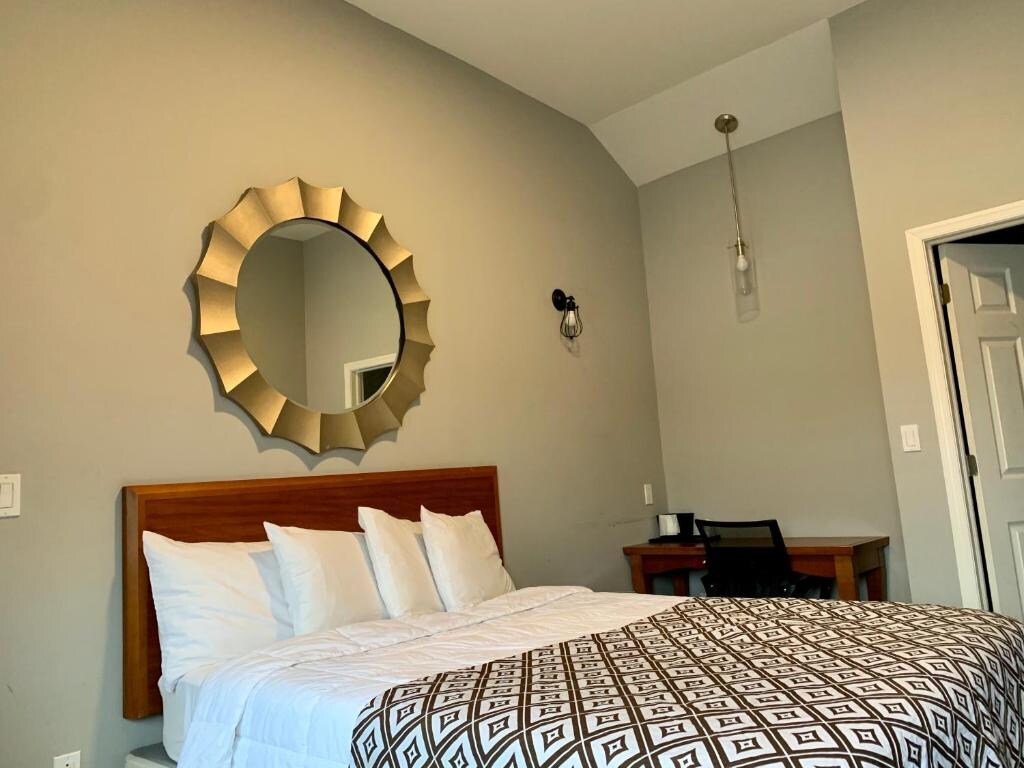 Penn Lodge Hotel & Suites powered by MHO hotels - Tap to explore photos
