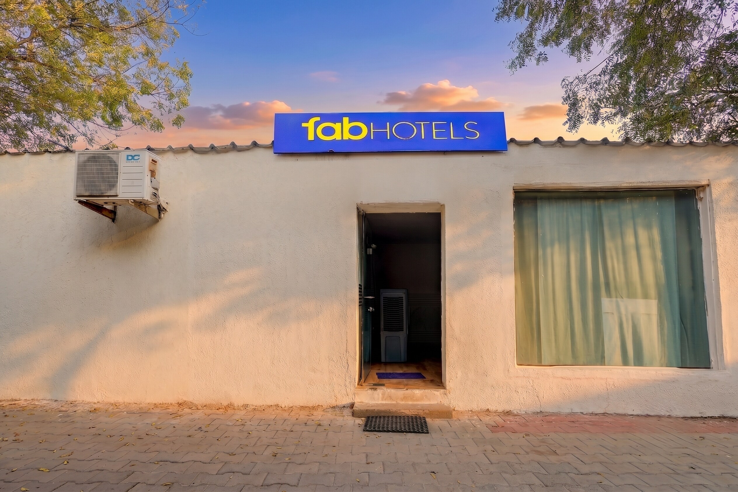 FabHotel Aavkar - Tap to explore photos
