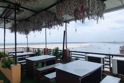 Hotel Shannti Inn with Ganges view