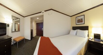 Holiday Inn Express Hotel & Suites Charleston-Ashley Phosphate Room Type - 2 Queen Standard