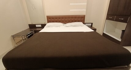 Girija Payyade Hotel Room Type - Non AC Room (MINIMUM AGE FOR CHECK IN IS 21 YEARS)