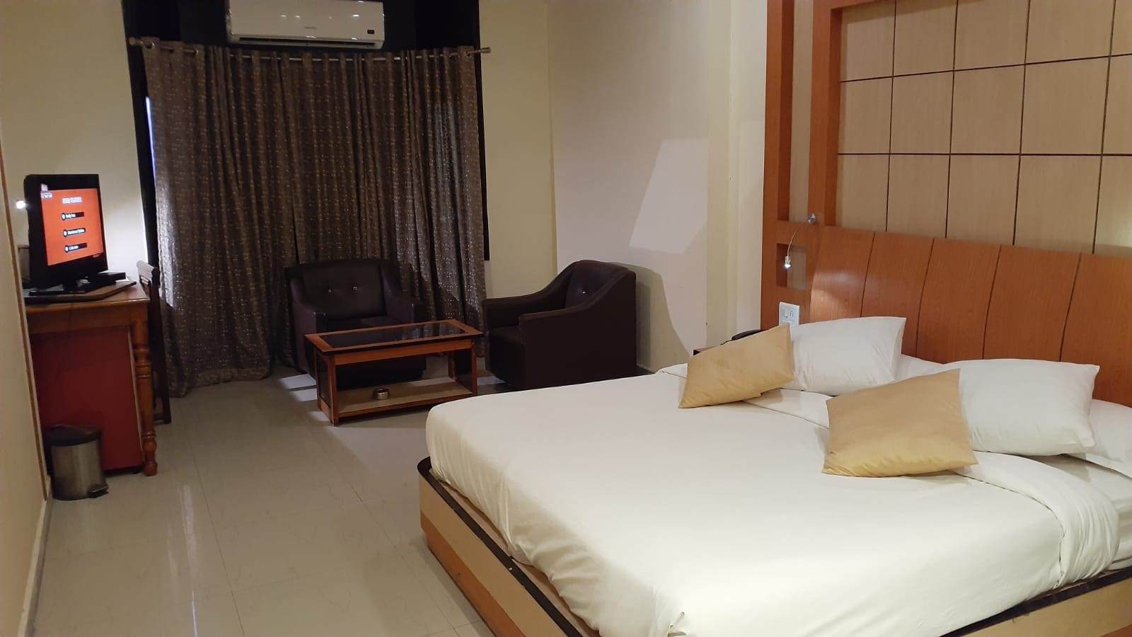 Hotel Rishi Regency - Tap to explore photos
