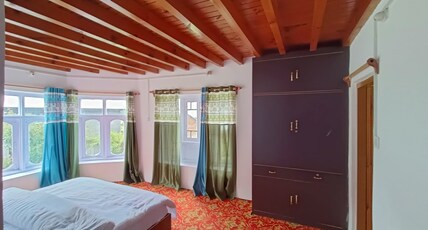 Kolahoi Heights Room Type - Standard Double Bedroom