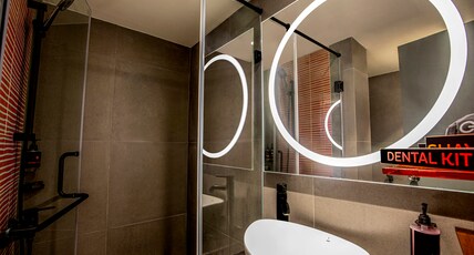 Ginger Nagpur City Center Room Type - D-Luxe Queen Room