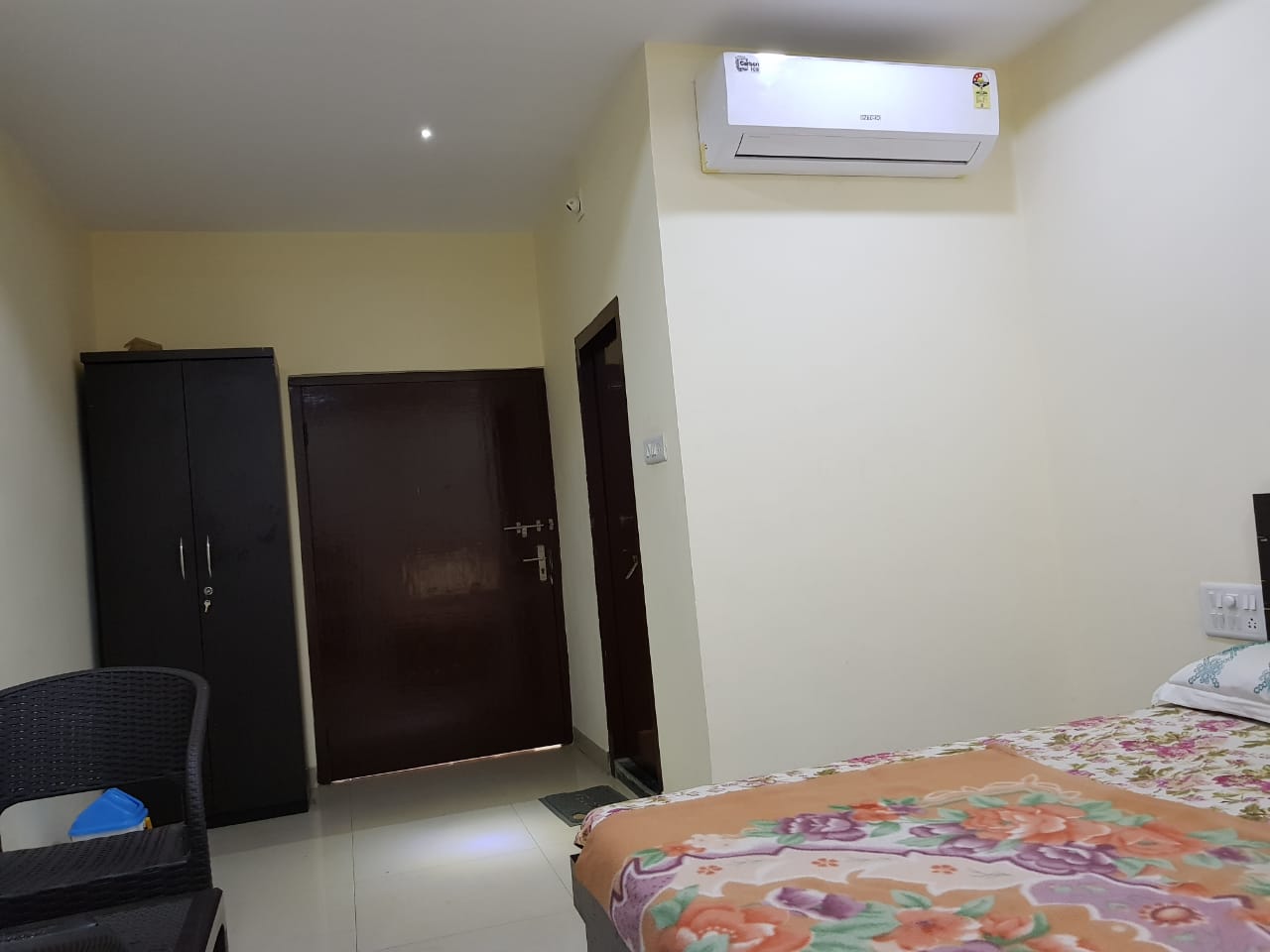 JP HOUSE - Tap to explore photos