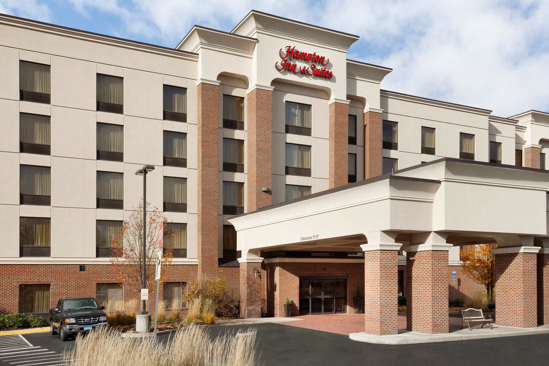 Hampton Inn & Suites Hartford/East Hartford, CT - Tap to explore photos