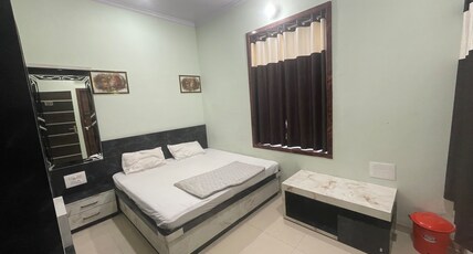 Hotel Radha Palace (400 meters from Khatu Shyam Mandir) Room Type - Deluxe Double Room
