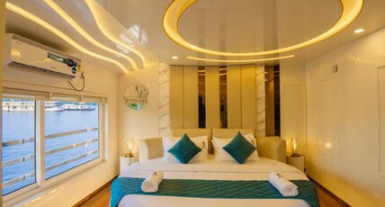 Kerala Houseboats Room Type - Luxury Room in Houseboat Full time Ac