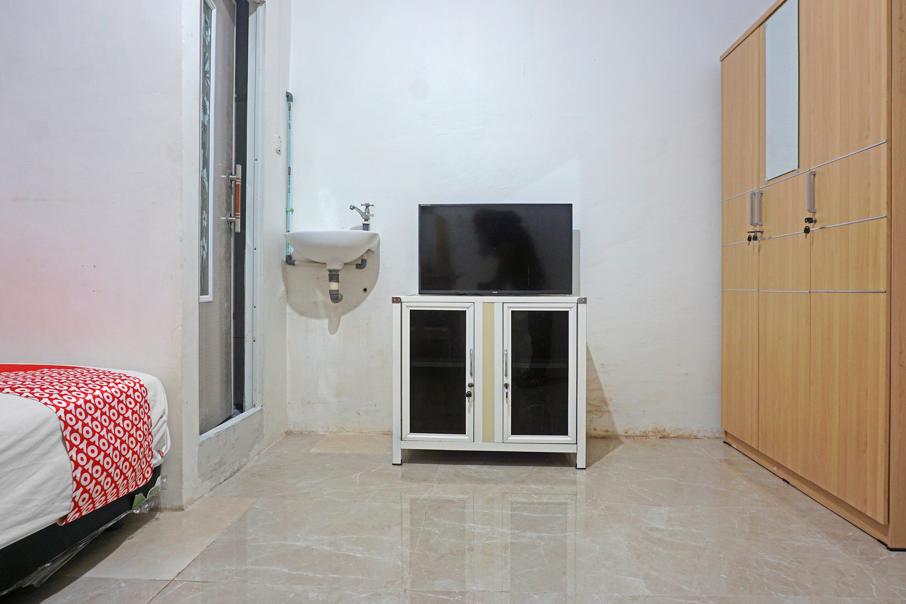 Hotel O Pondok Feby Makassar - Tap to explore photos