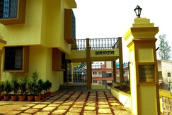 Amaltas Dormitory on Mahableshwar - Panchgani Road