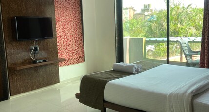 HOTEL OM PALACE Room Type - Deluxe Room With Balcony