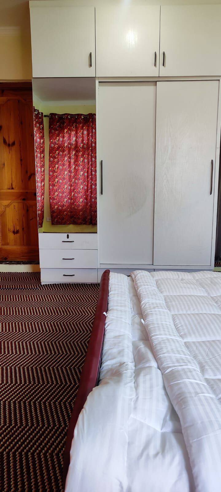 Coachman HomeStay - Tap to explore photos
