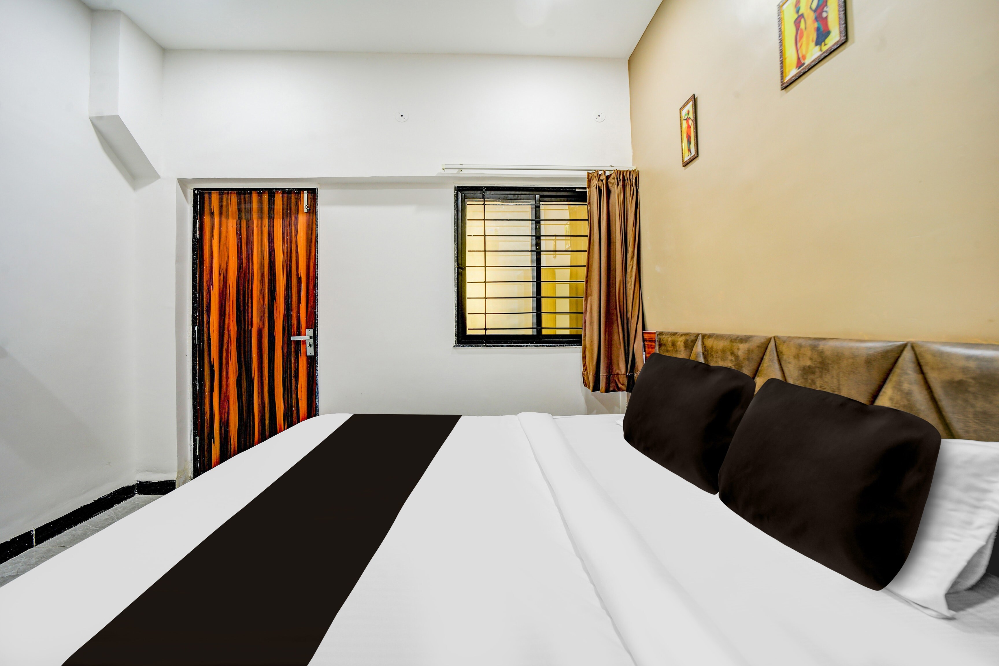 Hotel O katyayani - Tap to explore photos