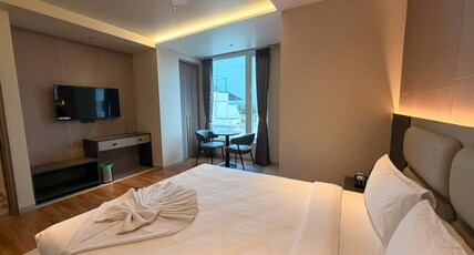 Skyleaf Inn Room Type - Super Deluxe Room with City View Skyleaf Inn Room Type - Super Deluxe Room with City View