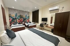 LEO Deluxe and Suite Room