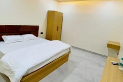 The Brij Retreat Mathura | Private Rooms & Dorms