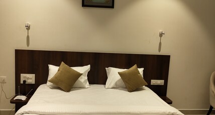 ROYAL DENDOOR Room Type - deluxe room