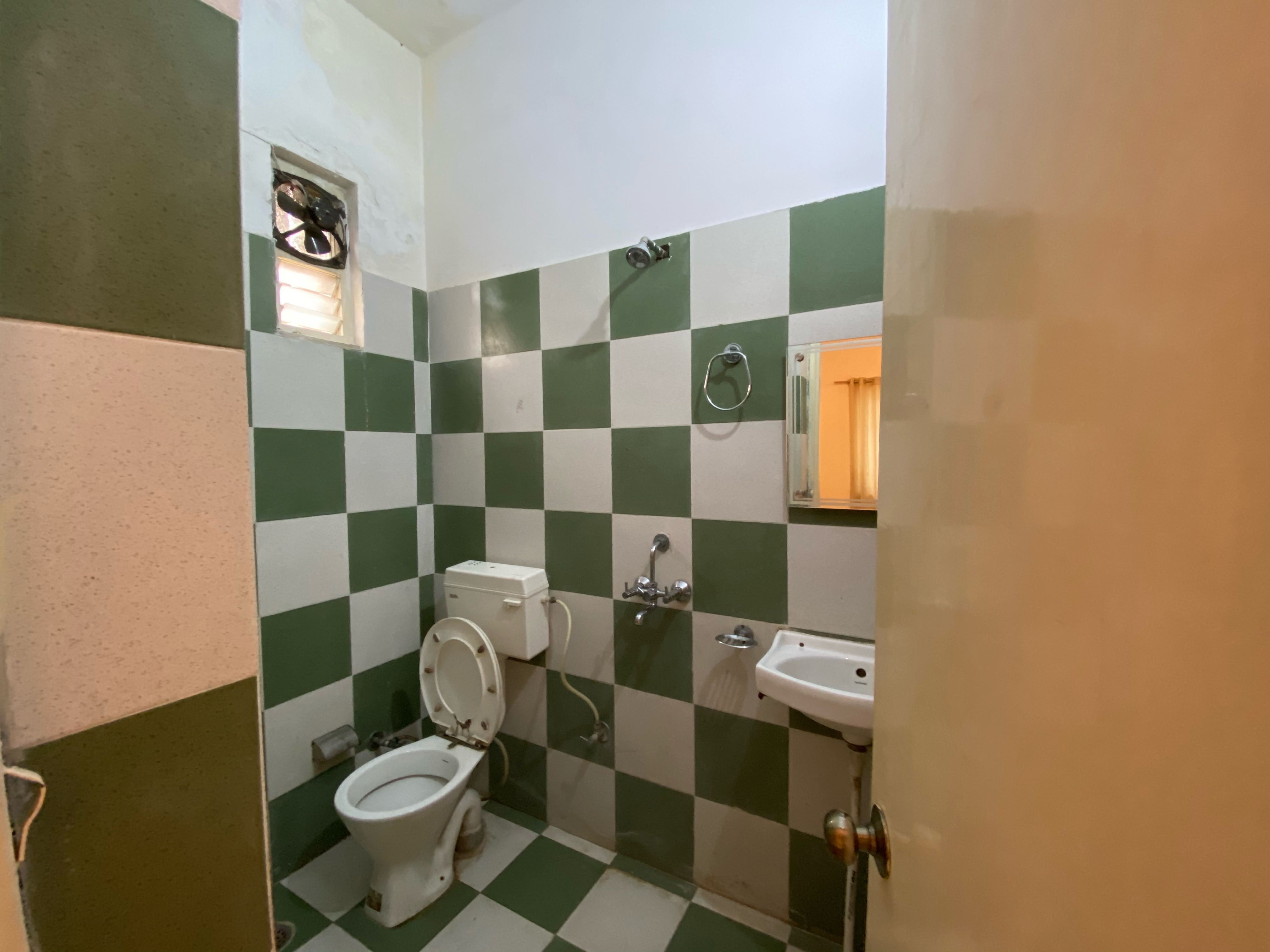 Elite and Modern Stay @Nanda Ki Chowki - Prem Nagar - Tap to explore photos