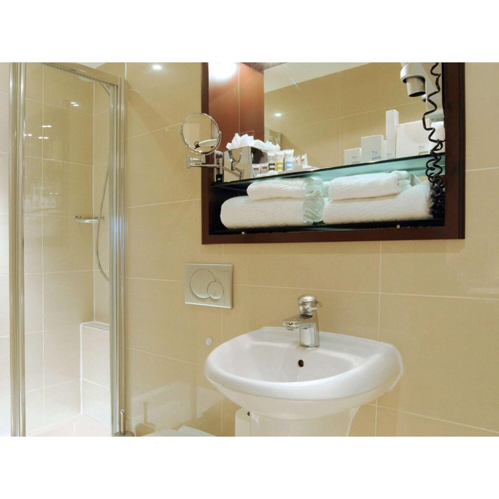 Mercure London Paddington - Tap to explore photos