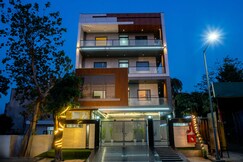 Treebo Royal Grand, Sector 71