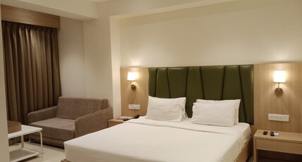 Meritas Crystal Resort Room Type - Executive Room With Bathtub ( Emerald Wing )