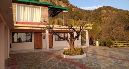 Hill Life Lover Home Stay Room Type - Family Room (Two Double Bed)