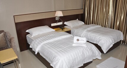 HOTEL SRIVATSA Room Type - Deluxe Room