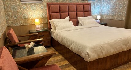 Ginkgo Leaf Room Type - Bedroom 1