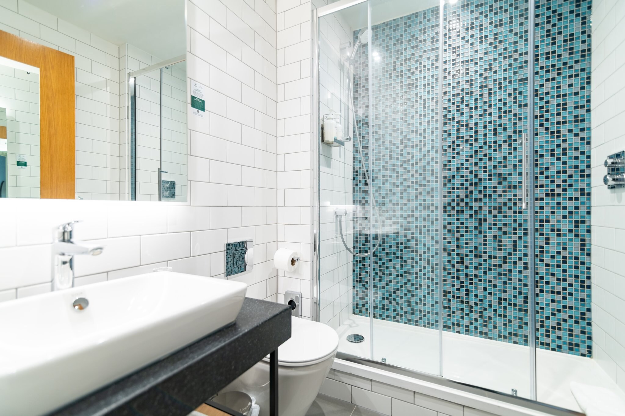 Holiday Inn Ashford - North A20 - Tap to explore photos
