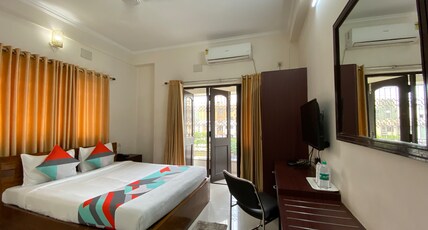 Krishna Kunja | Luxurious Rooms 13 mins from Airport Room Type - Premium Room with Balcony